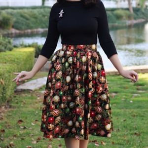Retrolicious Christmas Holiday ornaments skirt XL
